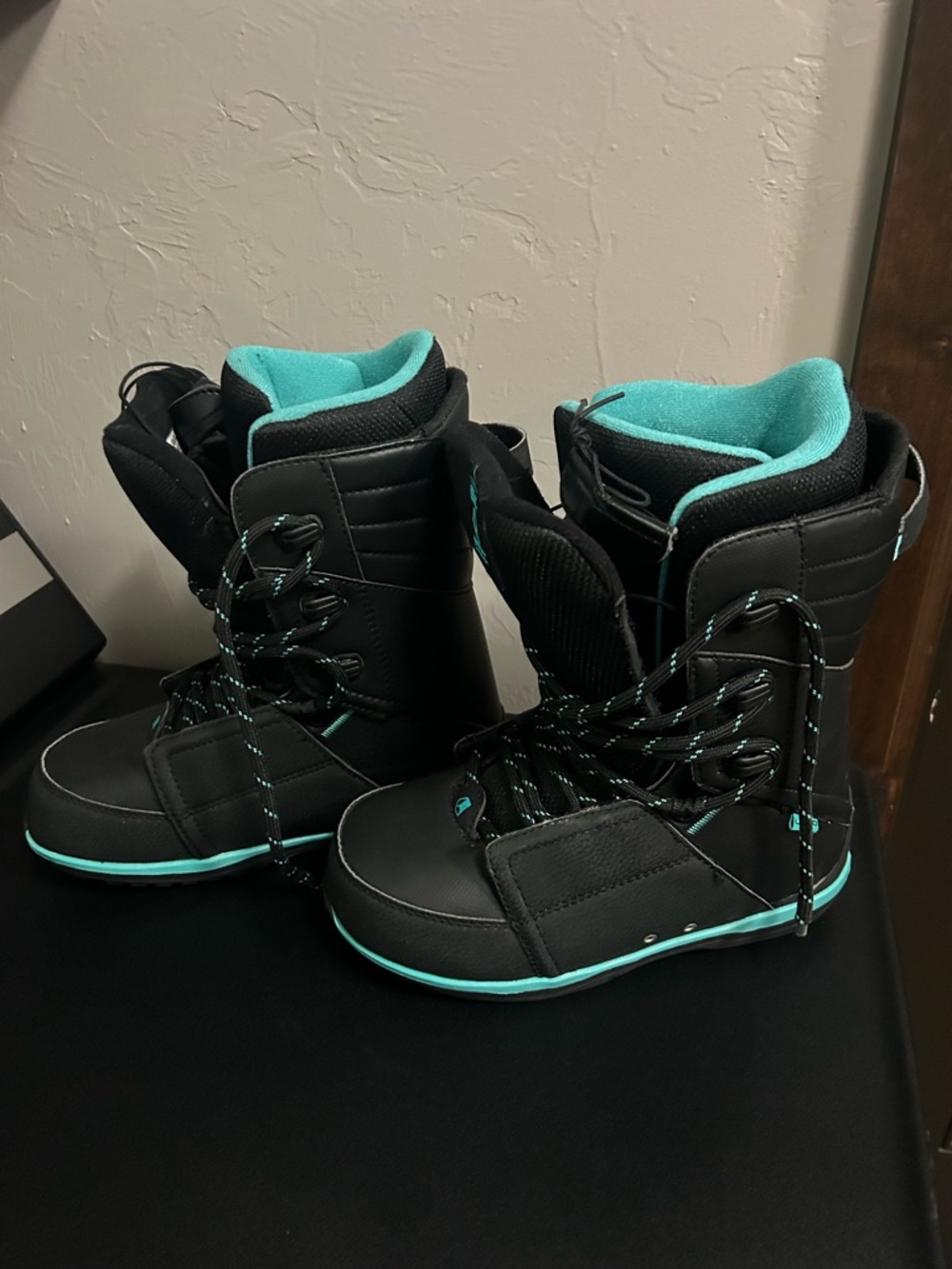 Liquid Cirrus Women’s Snowboard Boots Sz 7